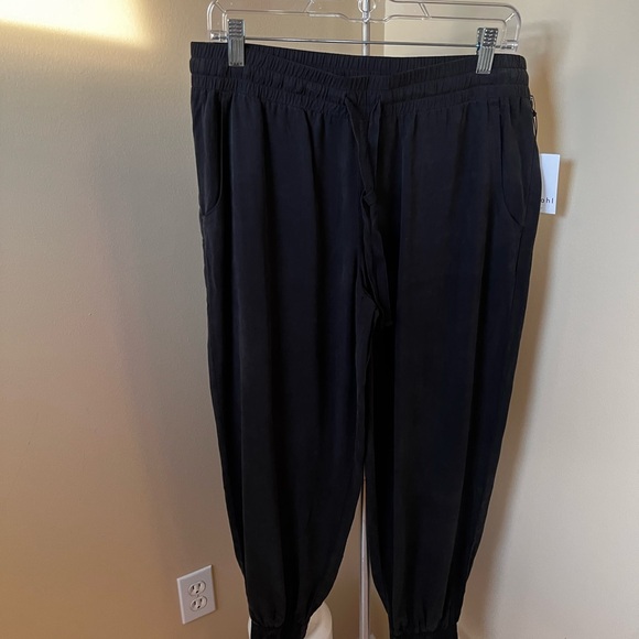 Bella Dahl Joggers - Picture 1 of 3